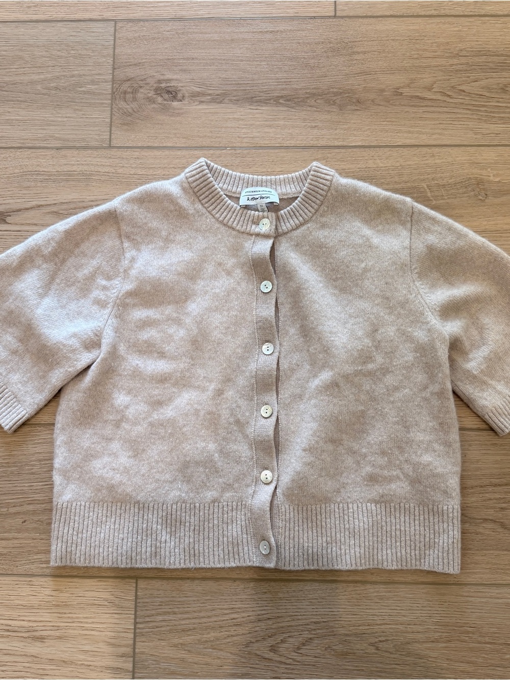 & Other Stories Boxy Wool Short Sleeve Cardigan - Picture 2 of 3